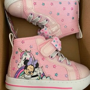 Size 6 light up Minnie Shoes